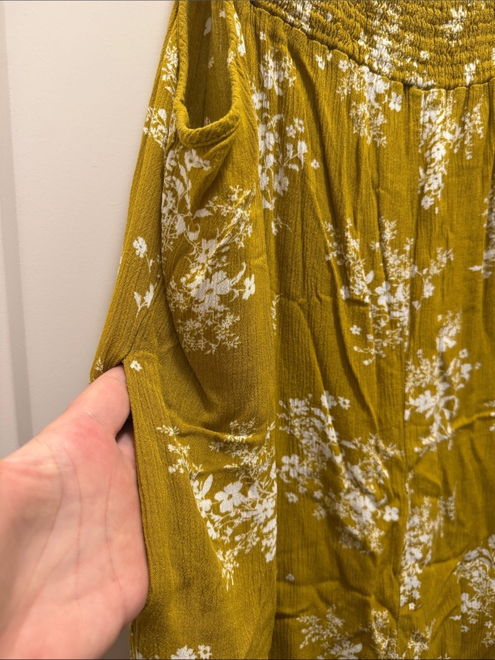Ces Femme Lightweight Floral Smocked Jumpsuit. M. GUC! - Picture 3 of 5